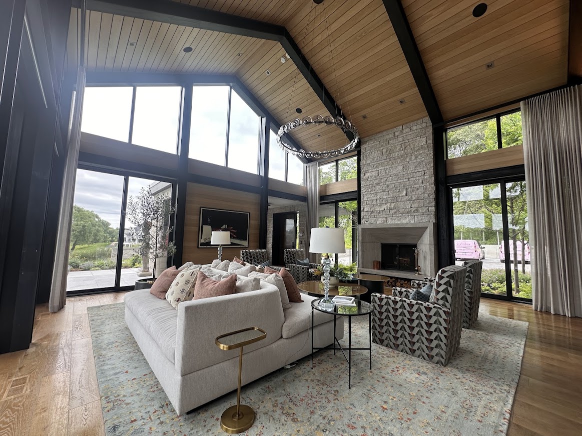 Contemporary Lakeside Villa Clean in Plymouth, MN