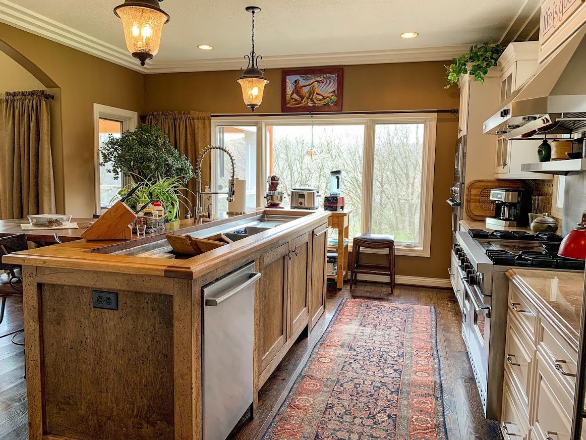 Charming Farmhouse Kitchen Clean in Hudson, WI